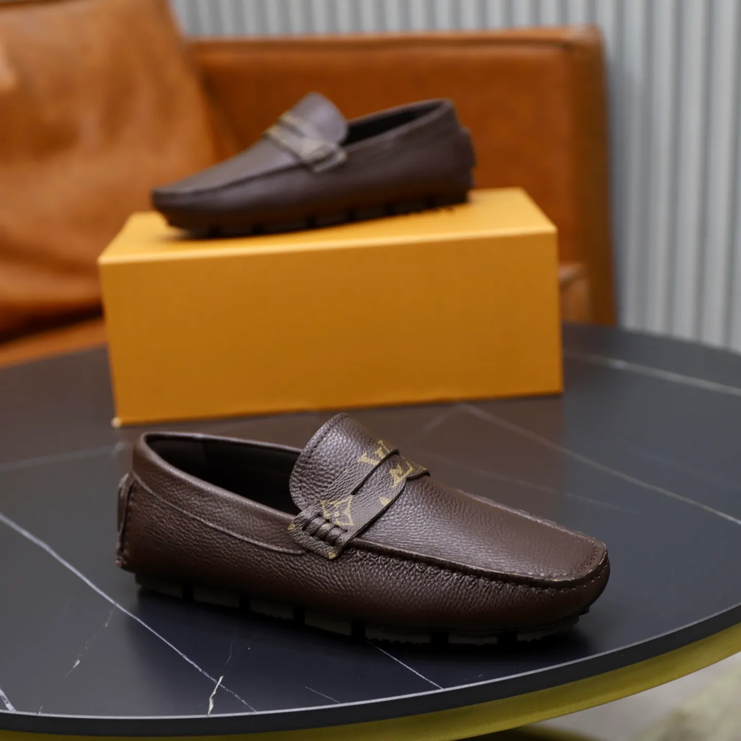 Ex-factory price: 460💰【LV】Louis Vuitton ⚠️High-end men’s driving and pedal series ⚠️38-44 (customized for 45) ⚠️All original cowhide leather! Thick and soft! Made entirely of calfskin lining! Rubber sheet anti-slip beanie sole! Three-dimensional package technology! Fashionable and classic! Handicrafts! Original high quality! Feel free to compare!